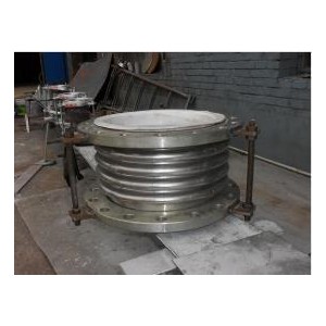 不锈钢波纹补偿器使用安装说明